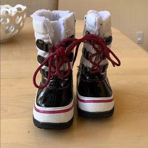 Toddler girl snowboots